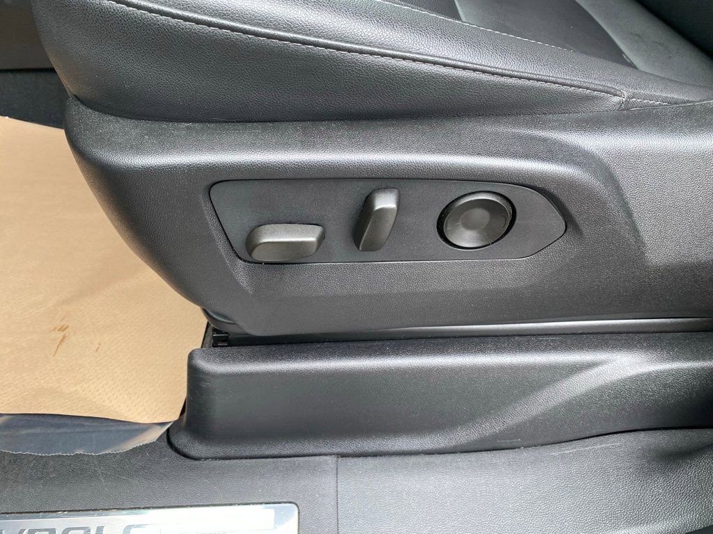 Used 2024 Chevrolet Suburban LT image 11