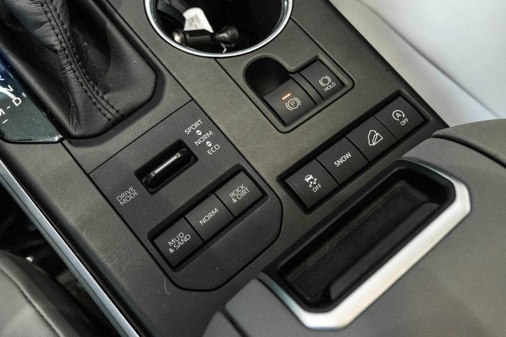 Used 2020 Toyota Highlander XLE AWD/4WD image 26