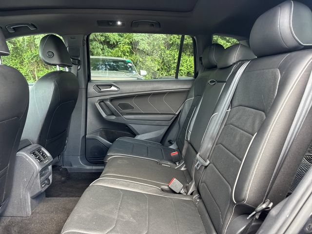 Used 2022 Volkswagen Tiguan SEL R-Line AWD/4WD image 11