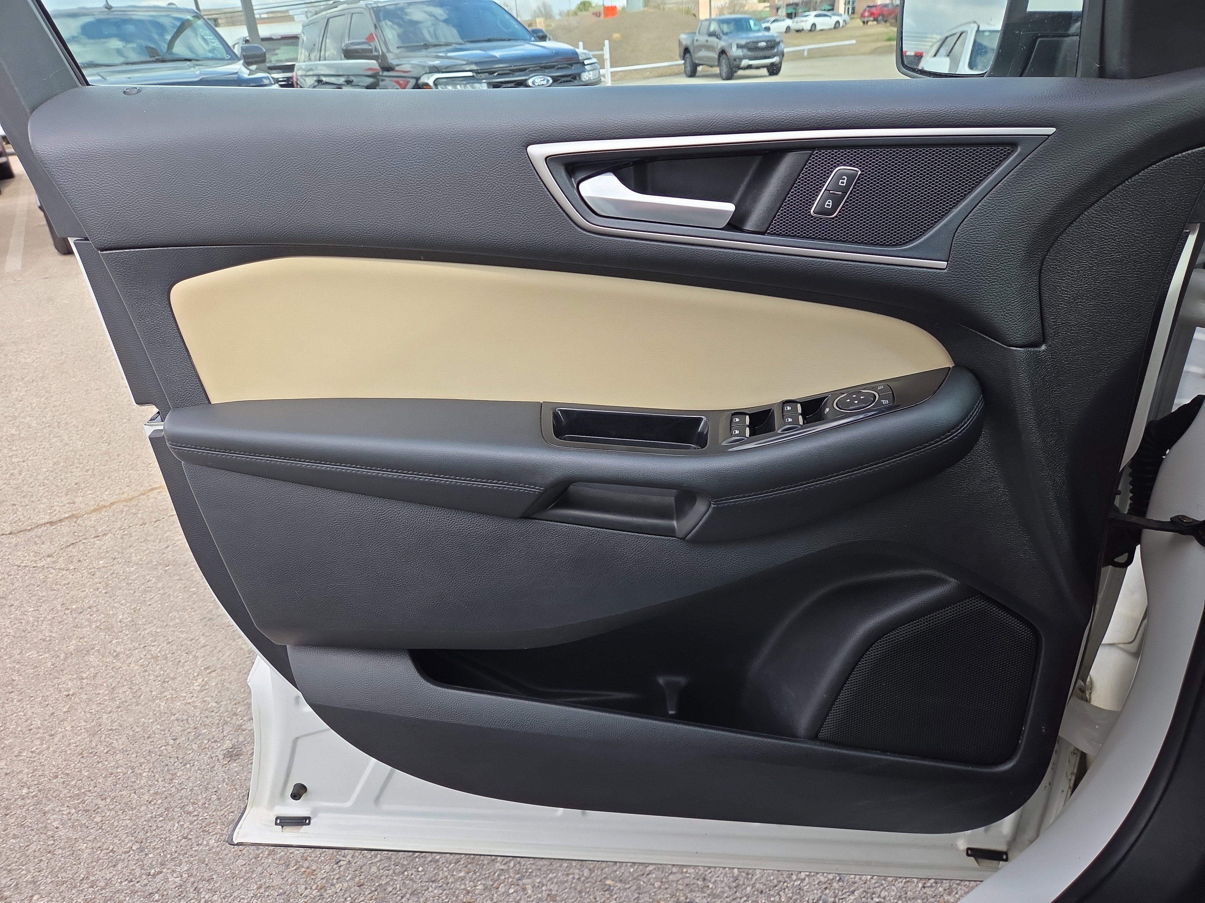 Used 2020 Ford Edge SEL w/ Convenience Package image 17