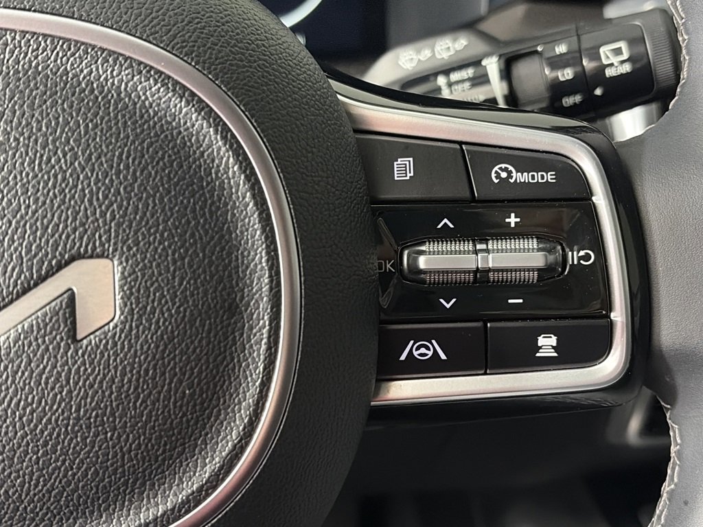 Used 2023 Kia Sorento SX image 18