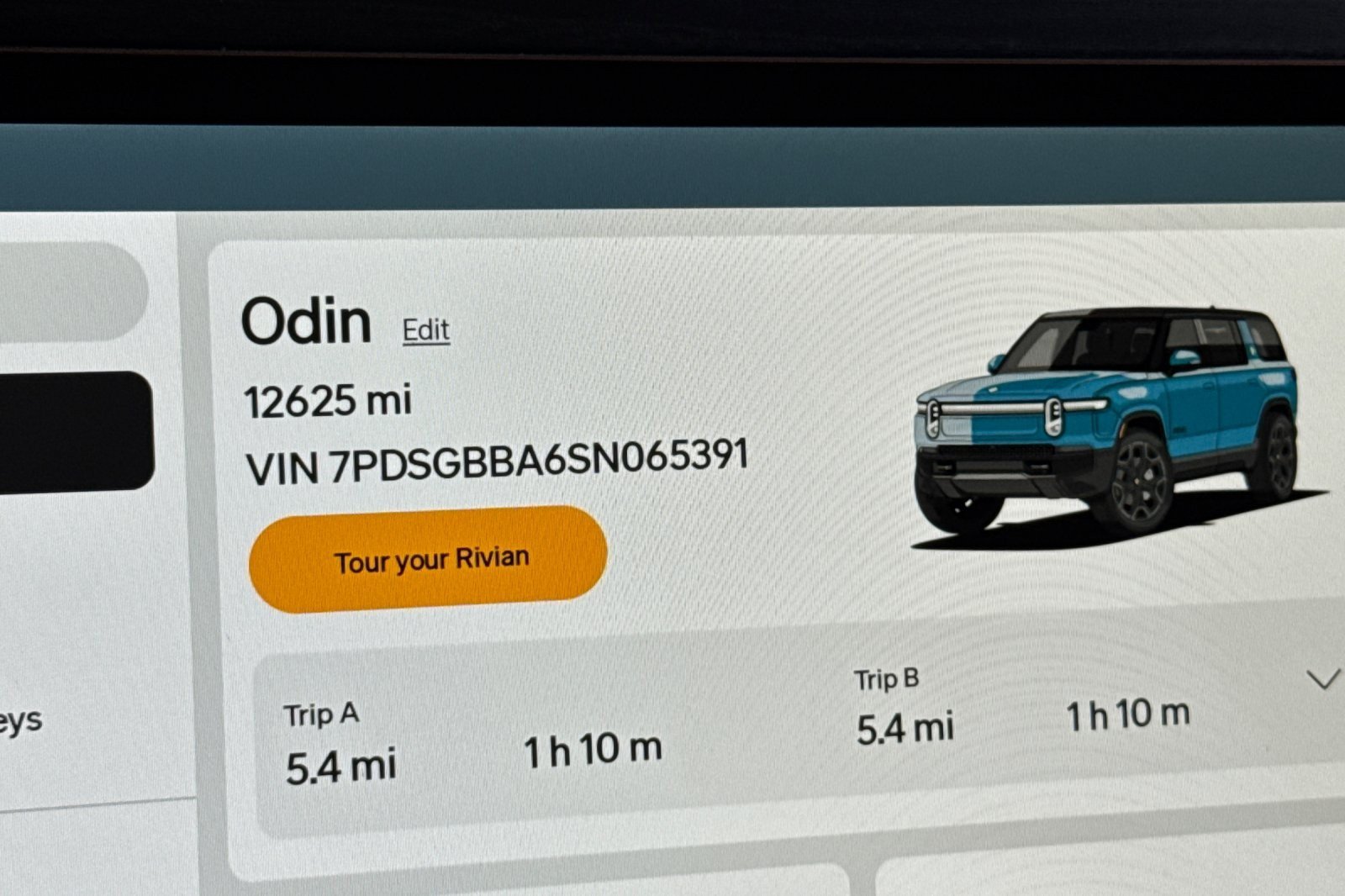Used 2025 Rivian R1S Adventure Dual AWD/4WD image 25
