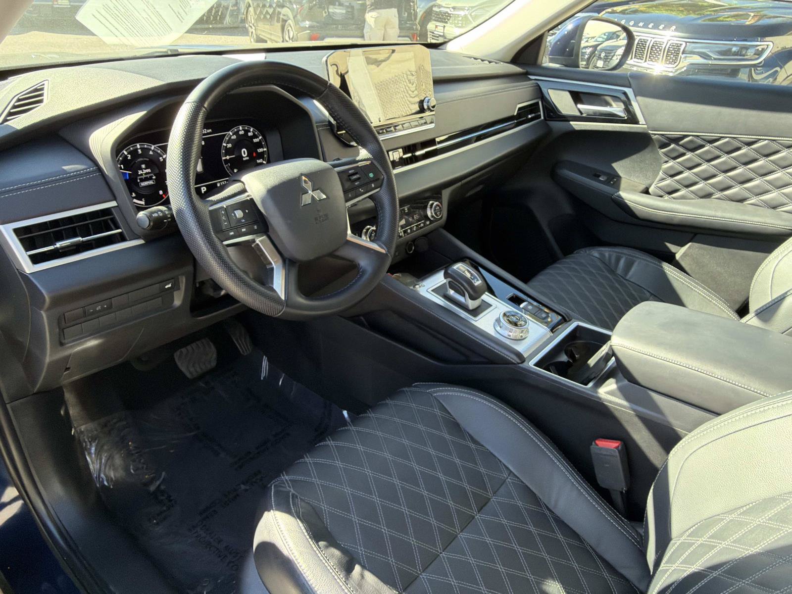 Used 2023 Mitsubishi Outlander SEL 40th Anniversary AWD/4WD image 14