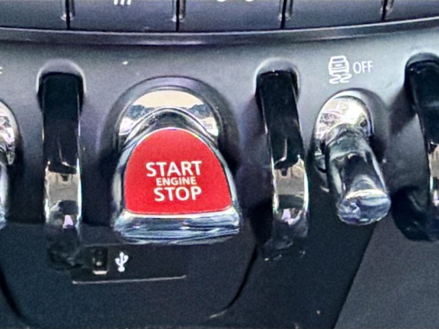 Used 2024 MINI Cooper 2-Door Hardtop w/ Storage Package FWD image 34