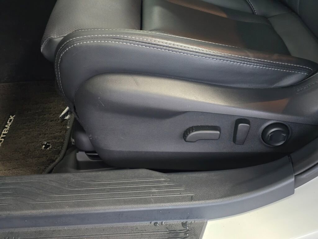 Used 2022 Subaru Outback Limited image 24