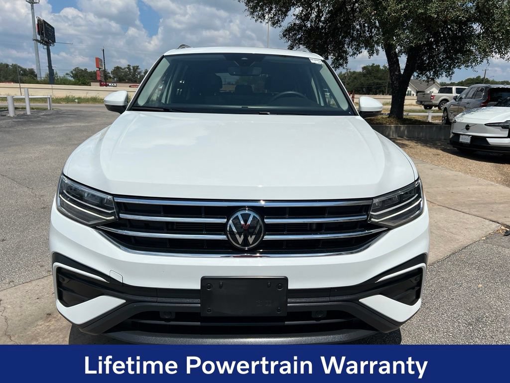 Used 2024 Volkswagen Tiguan SE w/ Panoramic Sunroof Package AWD/4WD image 2