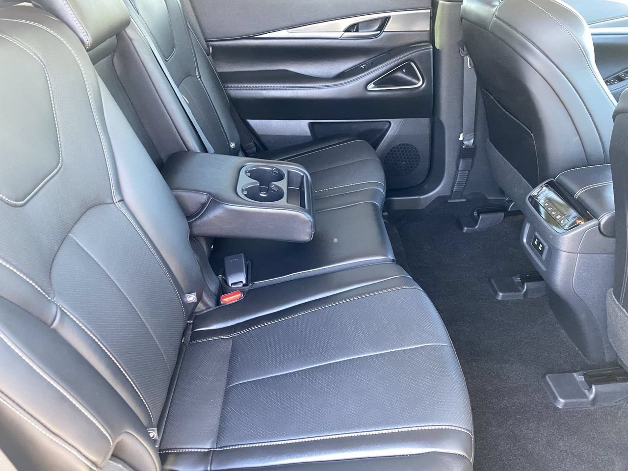 Certified 2026 INFINITI QX60 Luxe w/ Cargo Package FWD image 12