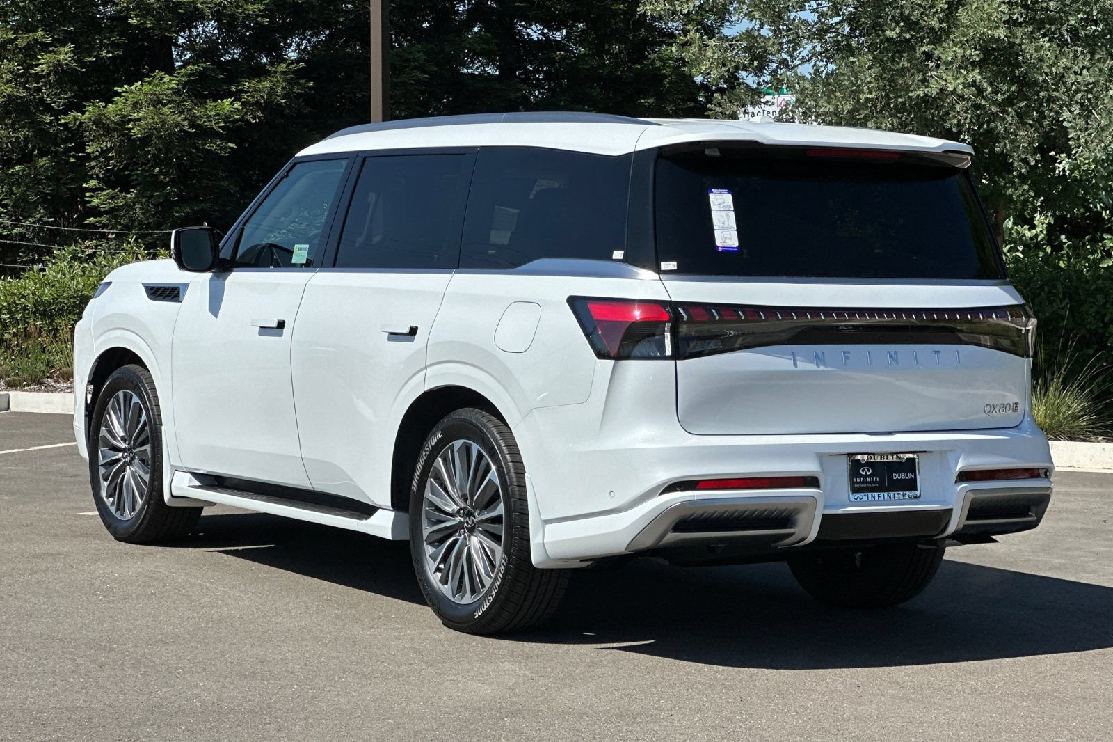 New 2026 INFINITI QX80 Luxe w/ Cargo Package AWD/4WD image 3