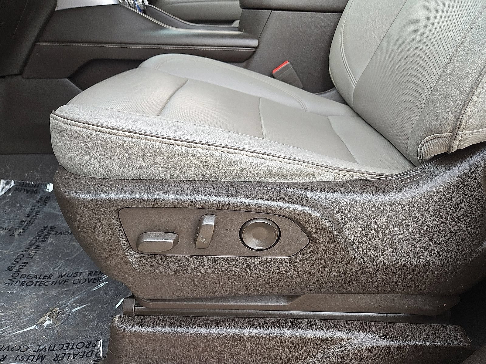 Used 2023 GMC Yukon SLT w/ SLT Luxury Package RWD image 25