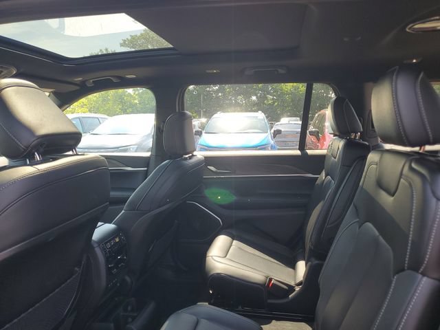 New 2026 Jeep Grand Cherokee L Limited w/ Luxury Tech Group II AWD/4WD image 10