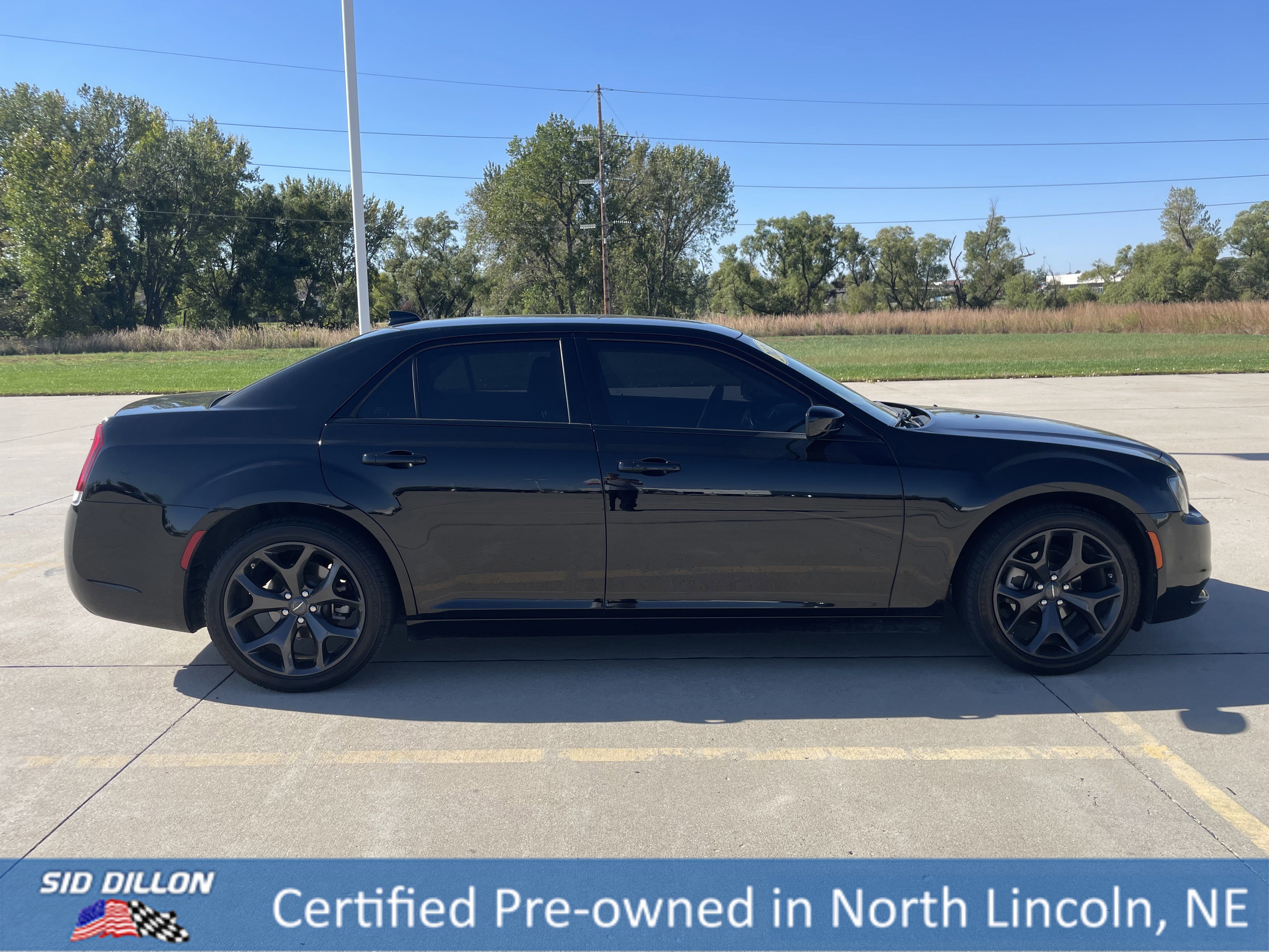 Used 2023 Chrysler 300 Touring w/ Safetytec Plus Group image 3