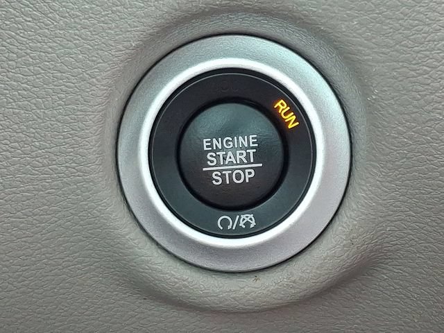 Used 2024 Chrysler Pacifica Touring-L FWD image 23