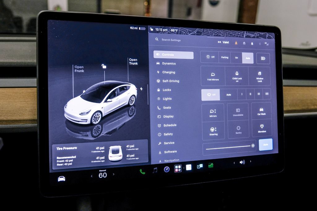 Used 2022 Tesla Model 3 Long Range AWD/4WD image 32
