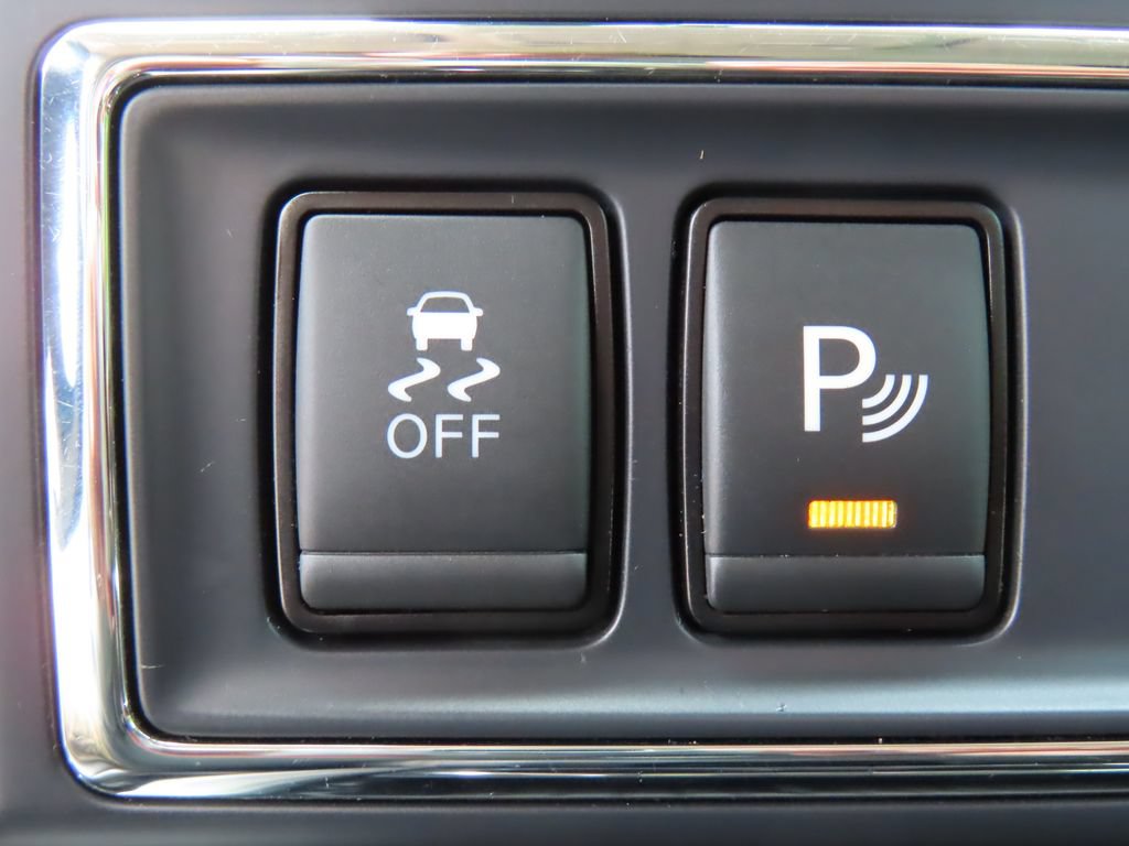 Used 2017 Nissan Titan PRO-4X w/ Pro-4x Convenience Package AWD/4WD image 10