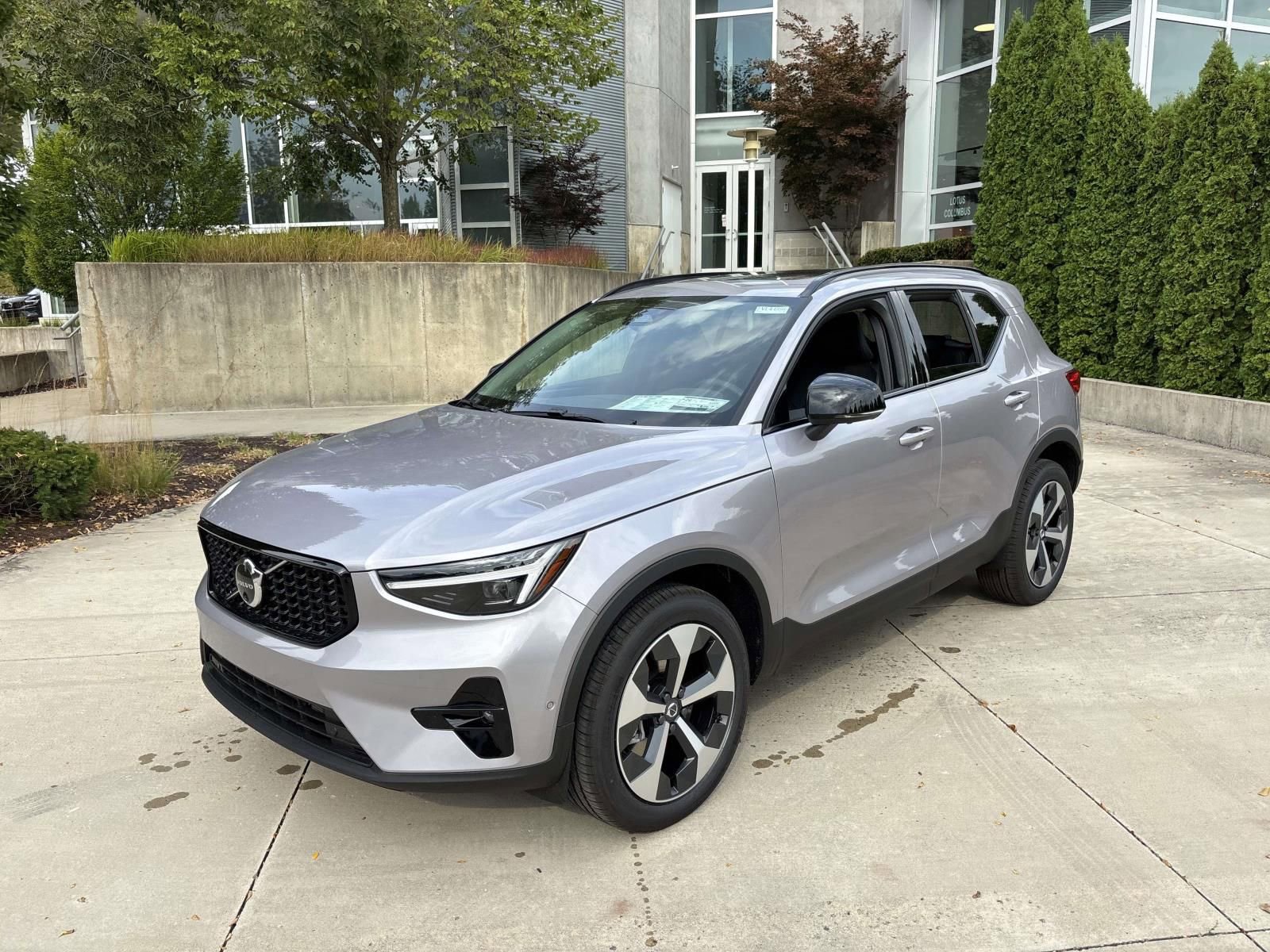 New 2026 Volvo XC40 B5 Plus w/ Protection Package Premier AWD/4WD image 3