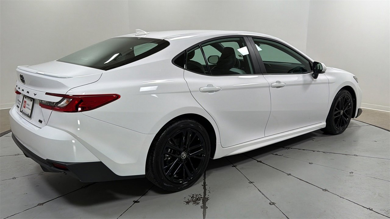 Certified 2025 Toyota Camry SE image 5
