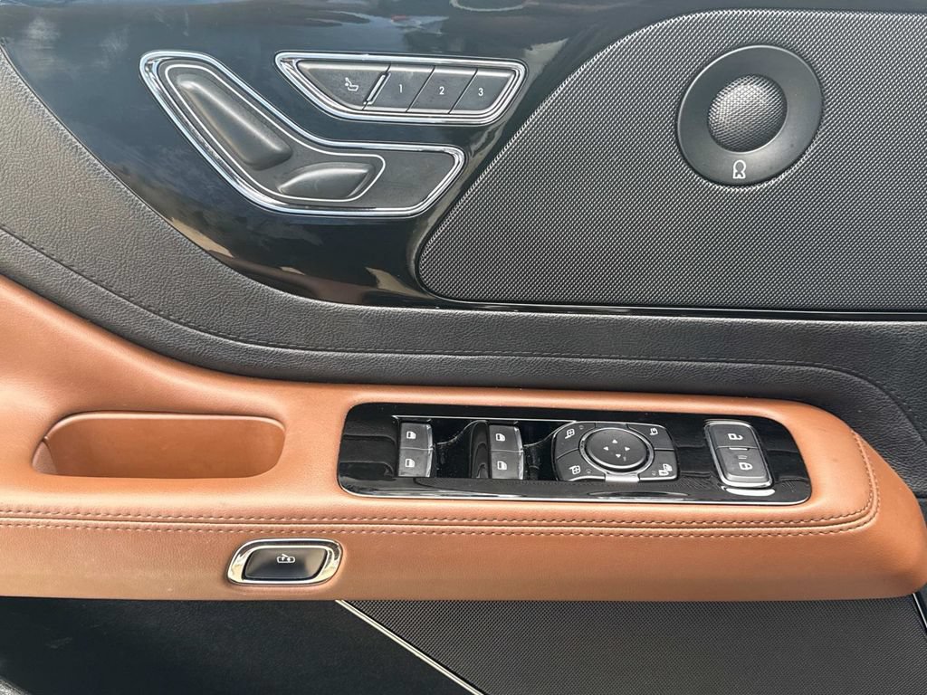 Used 2022 Lincoln Aviator Reserve w/ Equipment Group 201A AWD/4WD image 24