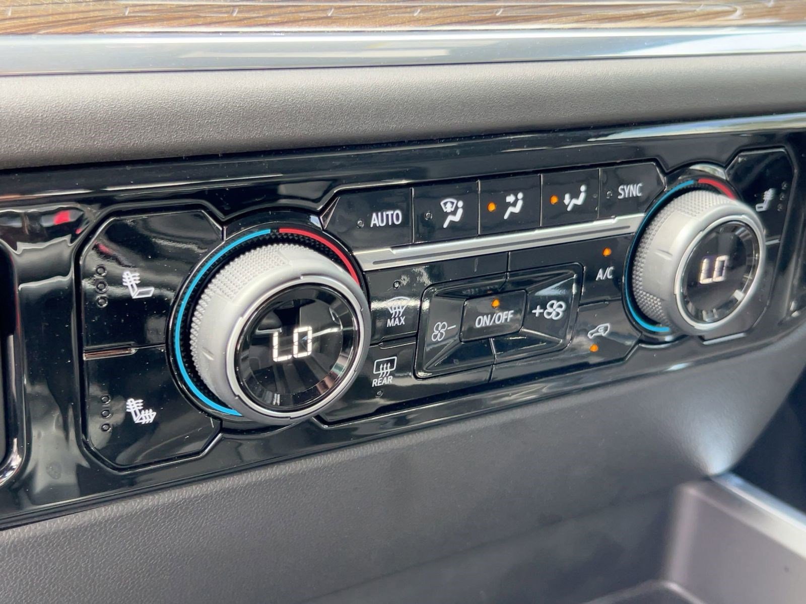 Used 2024 Chevrolet Silverado 1500 RST image 18