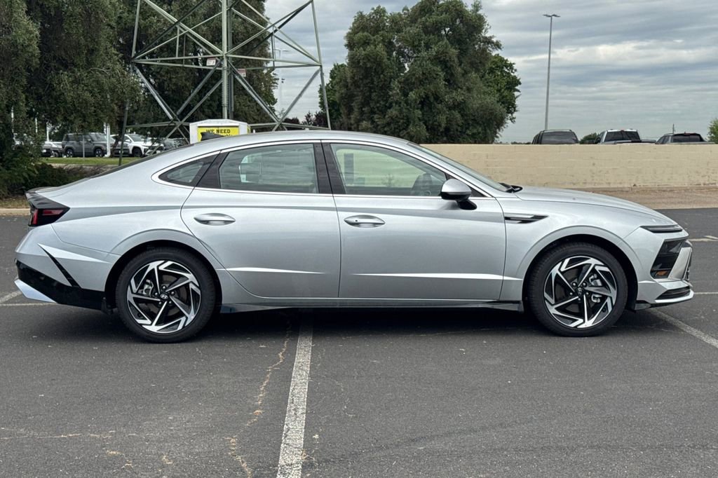 New 2026 Hyundai Sonata SEL FWD image 3