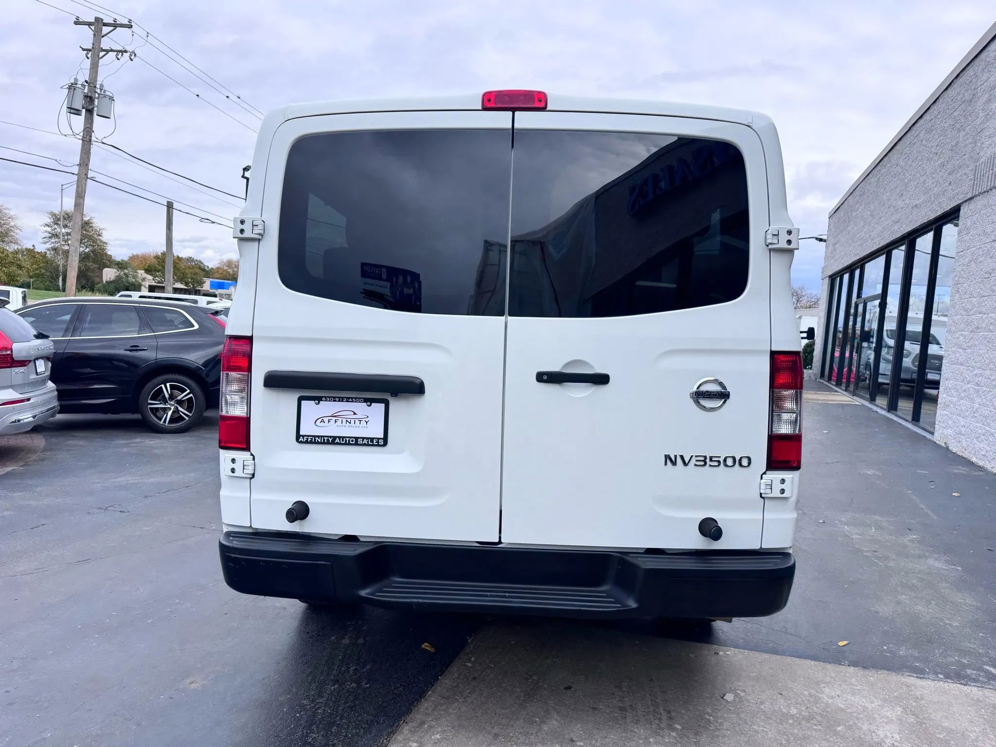 Used 2018 Nissan NV 3500 S image 4