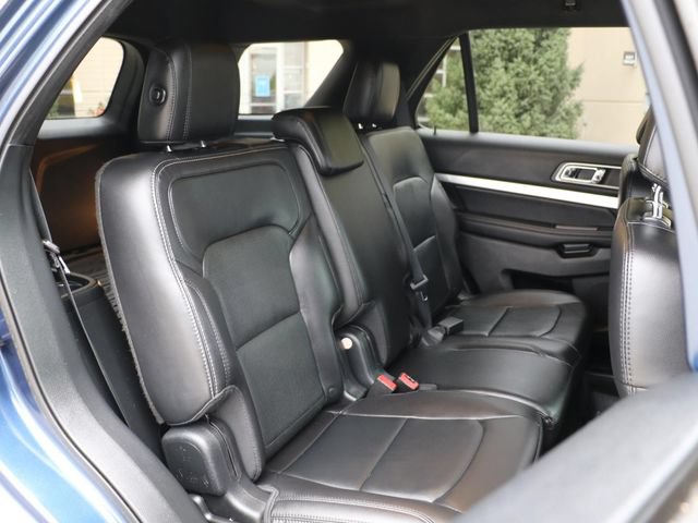 Used 2017 Ford Explorer XLT w/ Equipment Group 202A AWD/4WD image 13