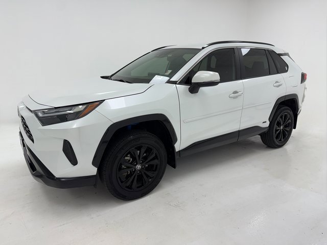 Used 2024 Toyota RAV4 SE image 5