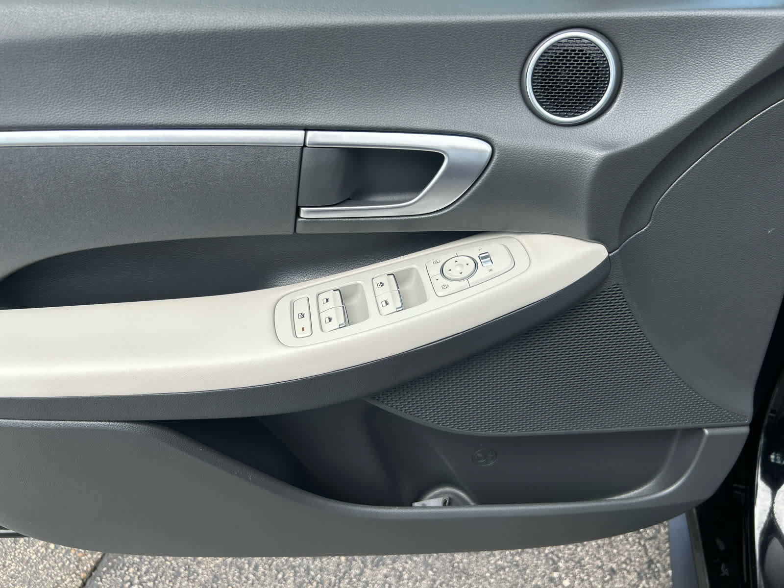 Used 2023 Hyundai Sonata SE FWD image 9