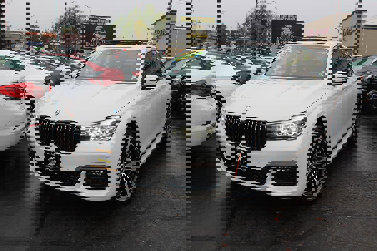 Used 2018 BMW 740i image 48