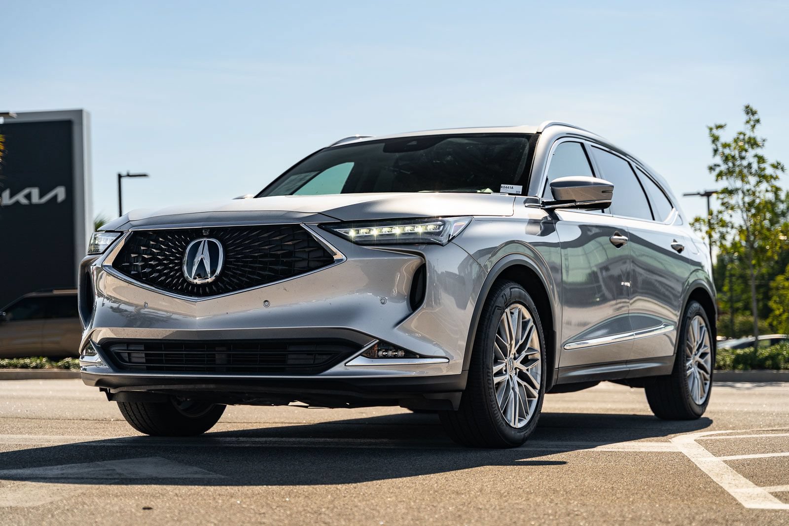Used 2023 Acura MDX SH-AWD w/ Advance Package image 3