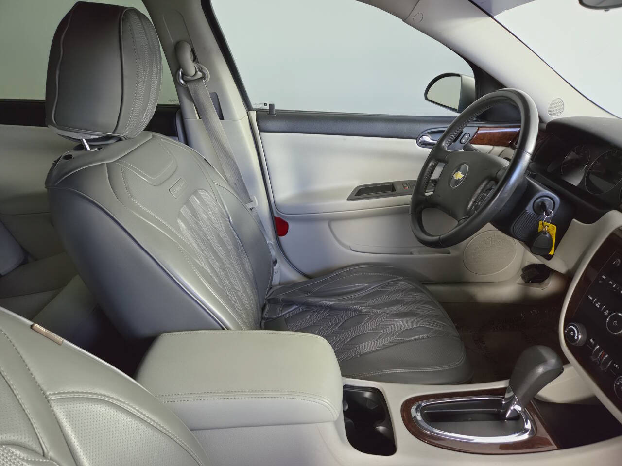 Used 2011 Chevrolet Impala LT FWD image 29