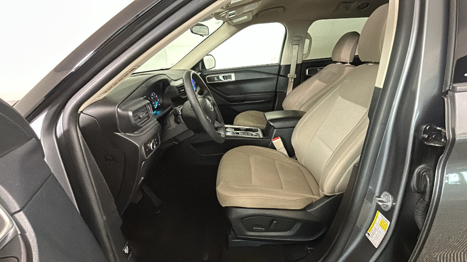 Used 2023 Ford Explorer 4WD image 13