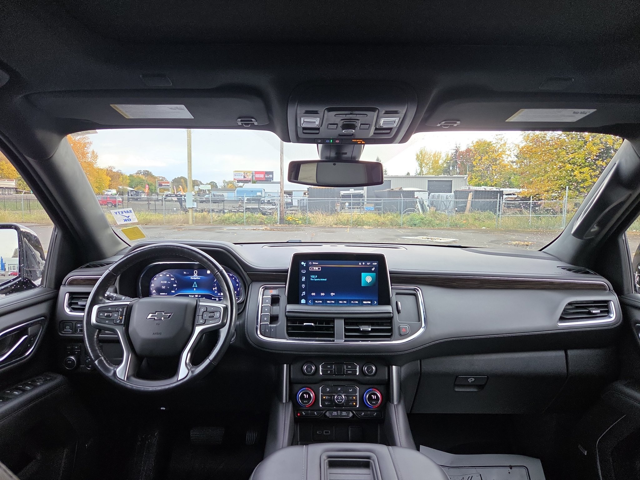 Used 2022 Chevrolet Tahoe Z71 w/ Luxury Package AWD/4WD image 36