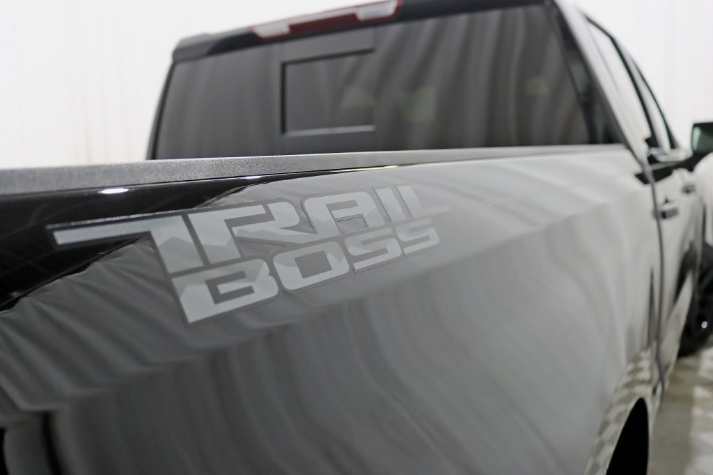 Used 2024 Chevrolet Silverado 1500 LT Trail Boss w/ LT Trail Boss Premium Package AWD/4WD image 12