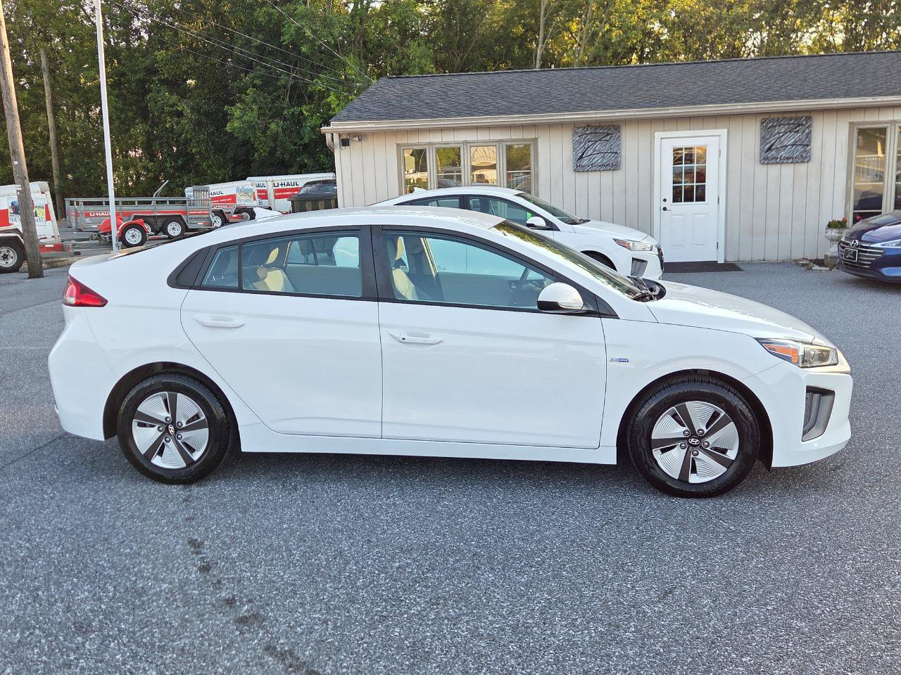 Used 2020 Hyundai Ioniq Blue FWD image 11