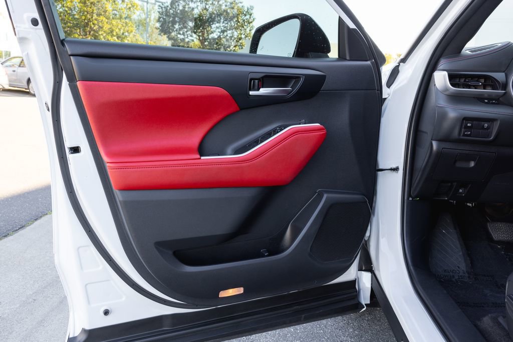 Certified 2024 Toyota Highlander XSE image 24