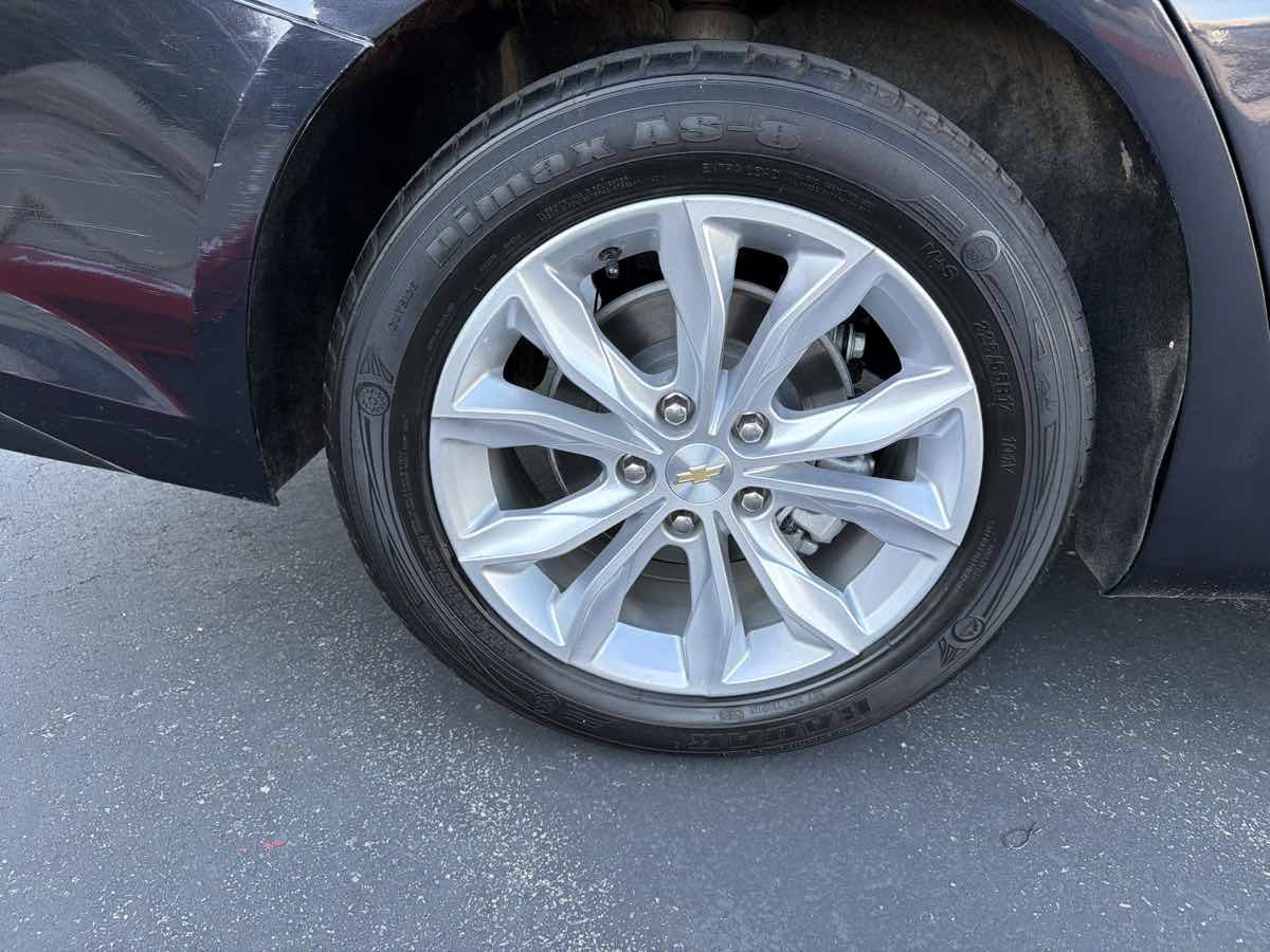 Used 2023 Chevrolet Malibu LT FWD image 34