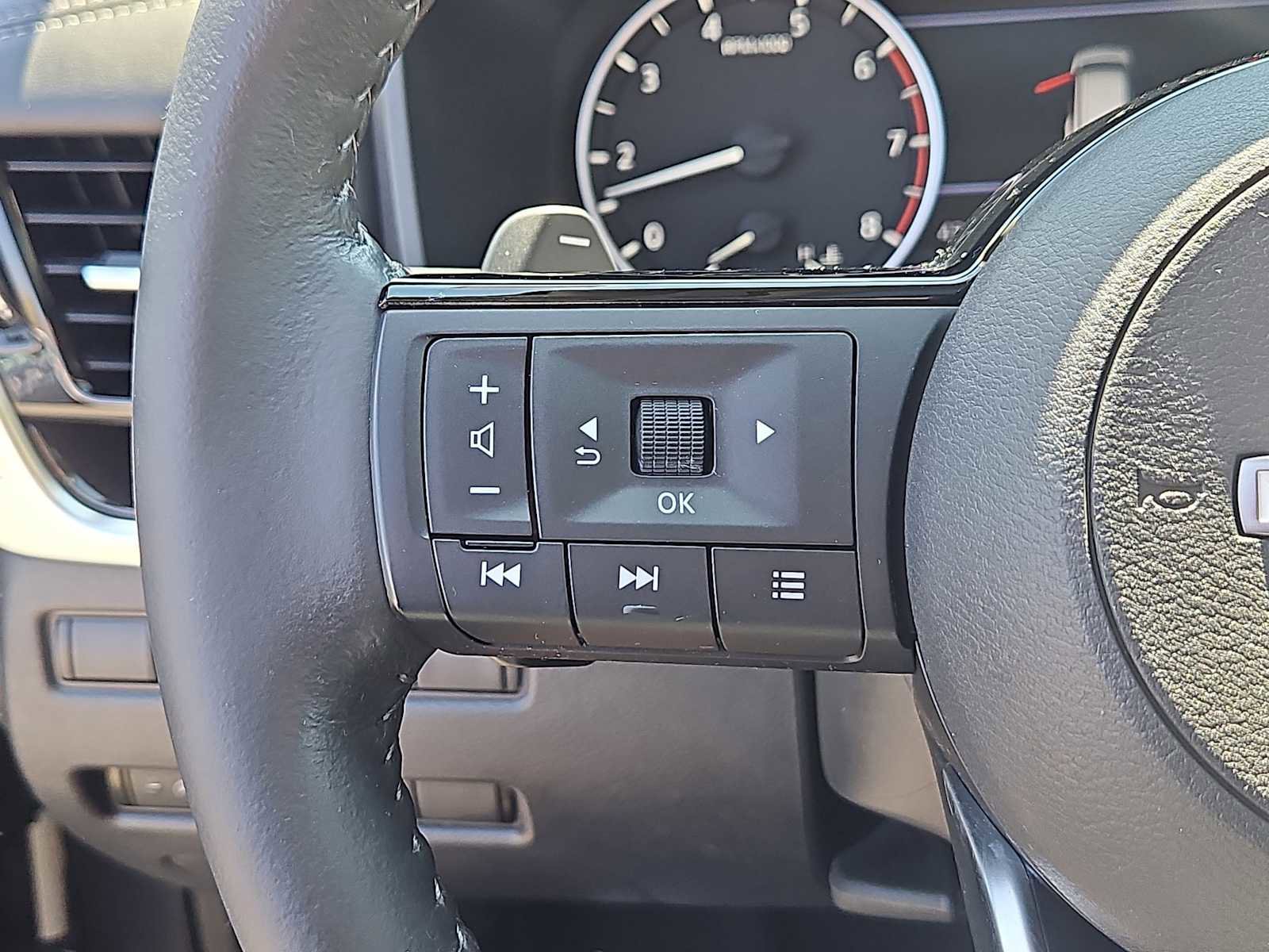 Used 2022 Nissan Rogue SL AWD/4WD image 25