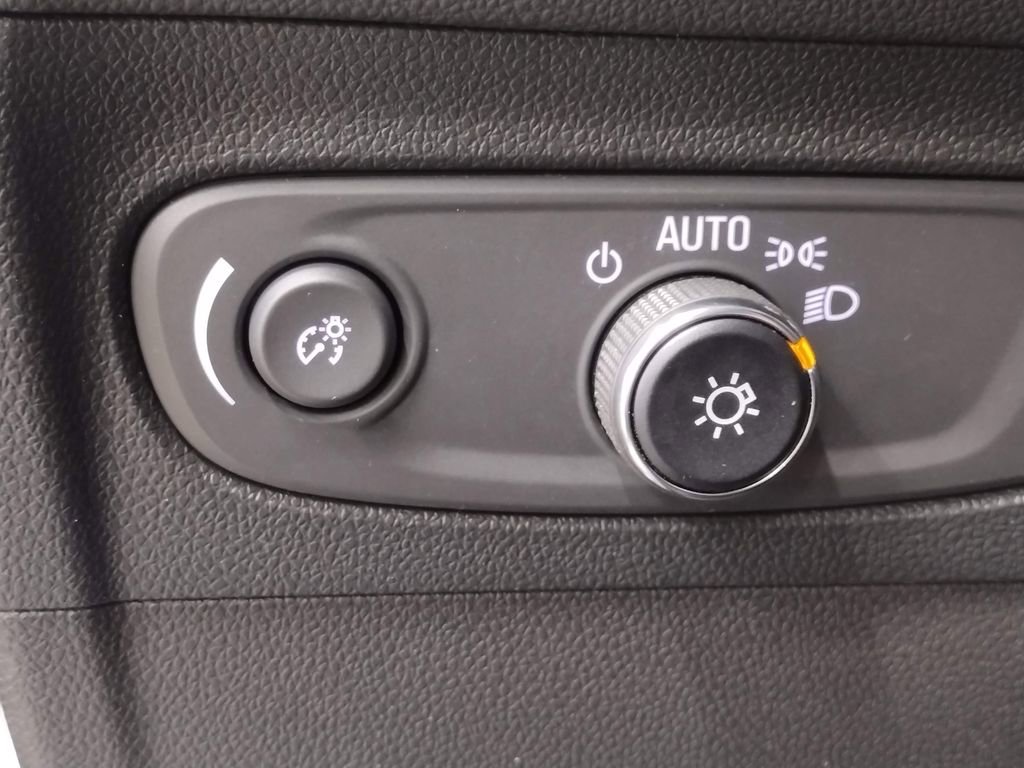 Used 2023 Buick Envision Essence image 26