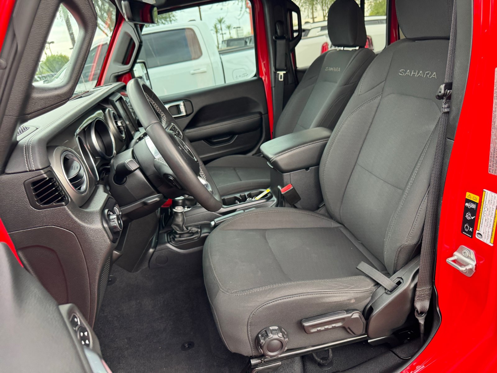 Used 2023 Jeep Wrangler Unlimited Sahara AWD/4WD image 9