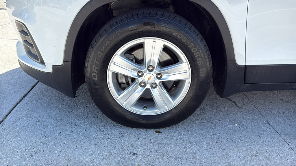 Used 2020 Chevrolet Trax LS w/ Tint and Cruise Package FWD image 18