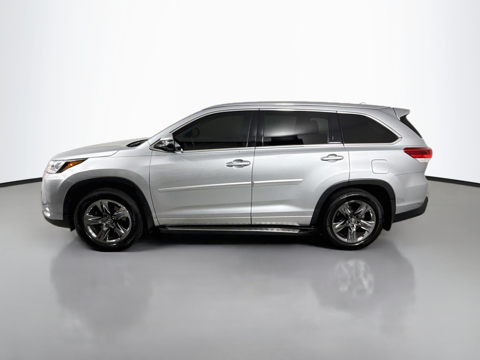 Used 2019 Toyota Highlander Limited Platinum AWD/4WD image 4