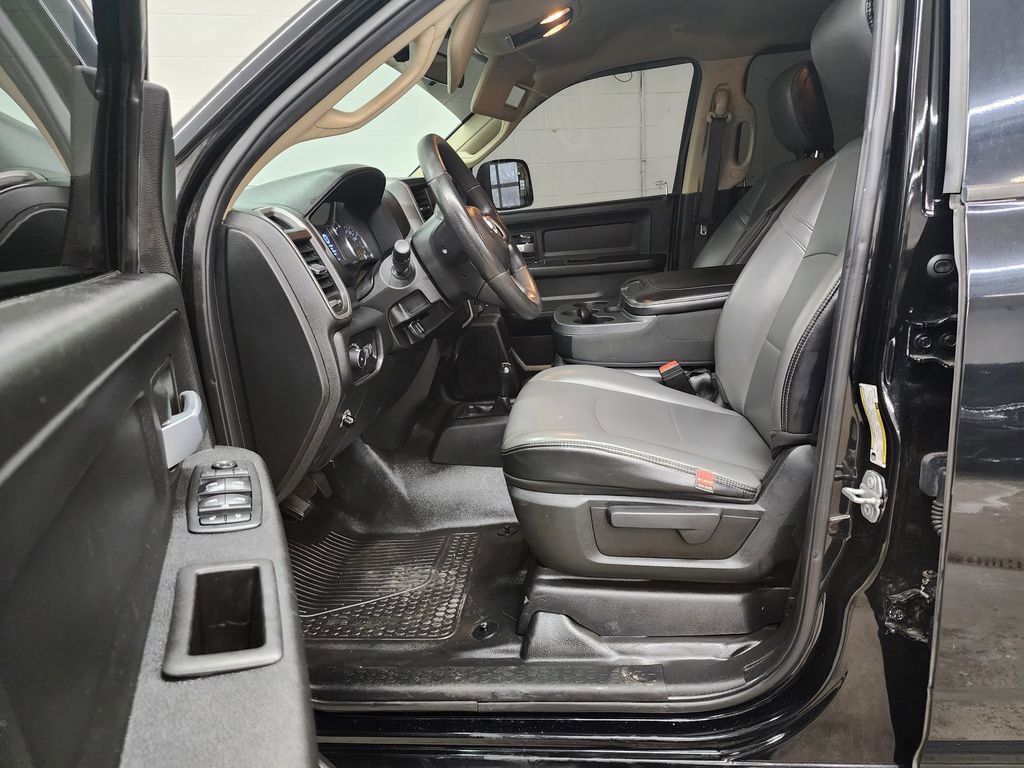 Used 2019 RAM 3500 Tradesman w/ Chrome Appearance Group image 12