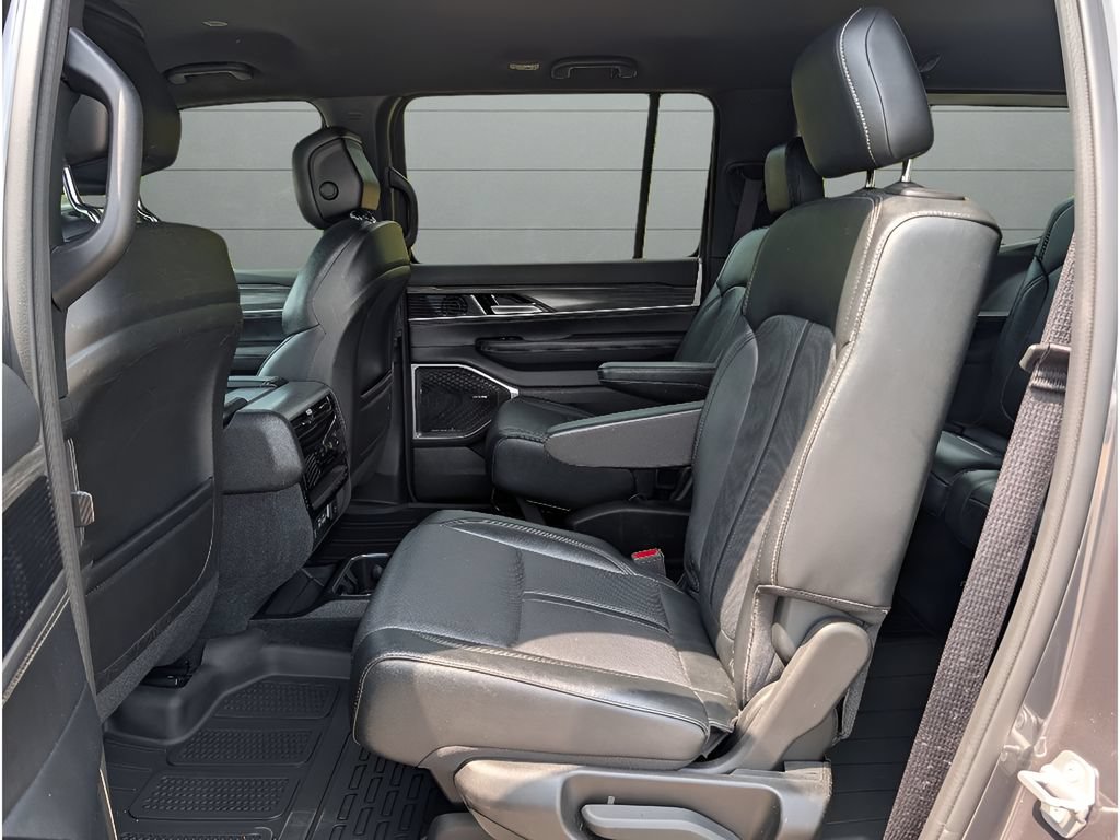 Used 2024 Jeep Wagoneer Series II AWD/4WD image 28