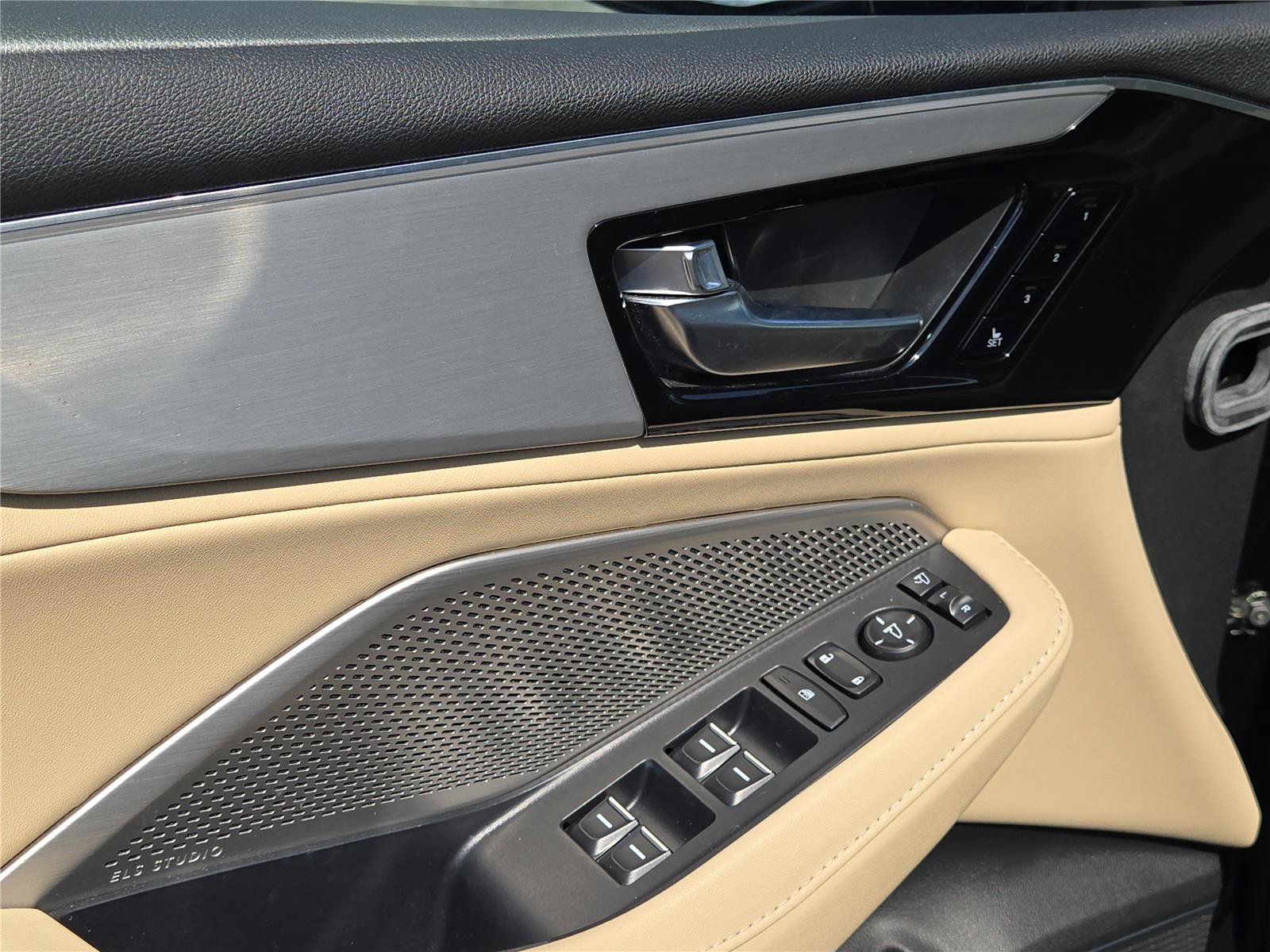 Used 2023 Acura MDX w/ Technology Package FWD image 25