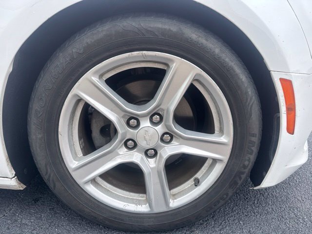 Used 2016 Chevrolet Camaro LT RWD image 4