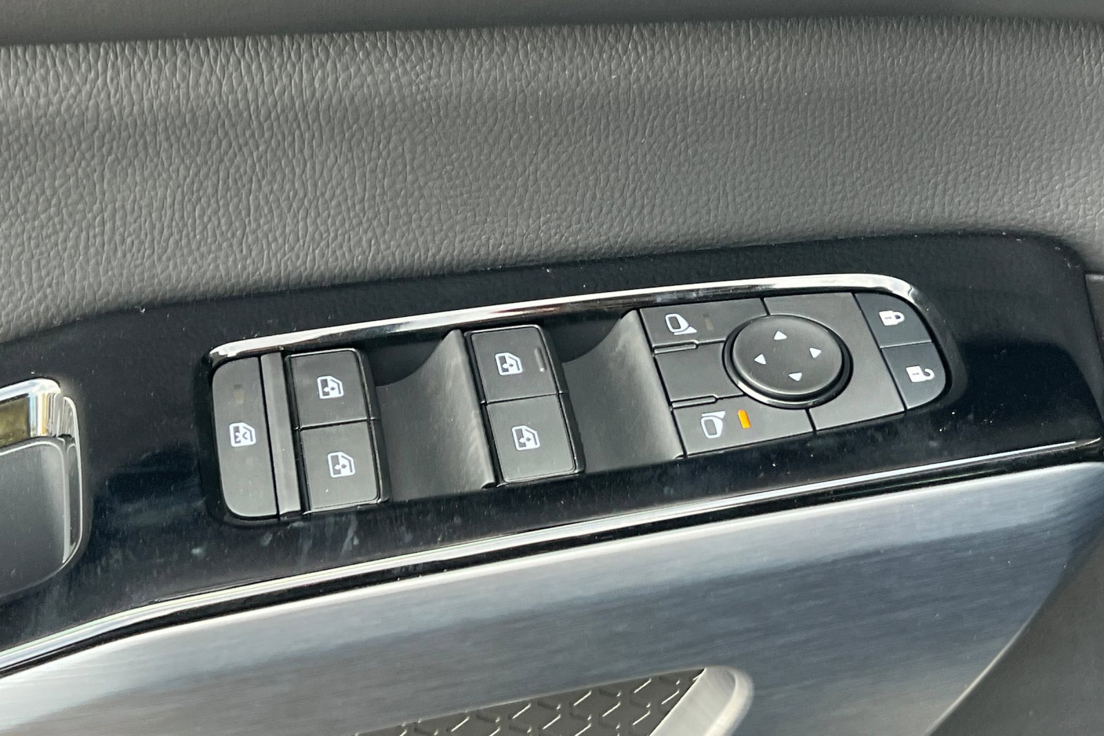 New 2025 Nissan Pathfinder SL w/ Lighting Package (N92) image 13