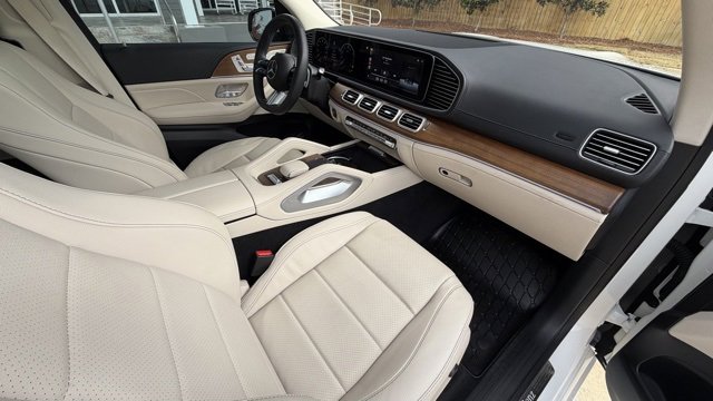 Used 2024 Mercedes-Benz GLS 450 4MATIC image 11