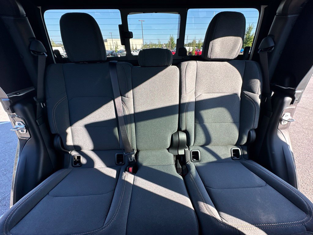 New 2026 Jeep Gladiator Sport w/ Dual Top Group AWD/4WD image 34