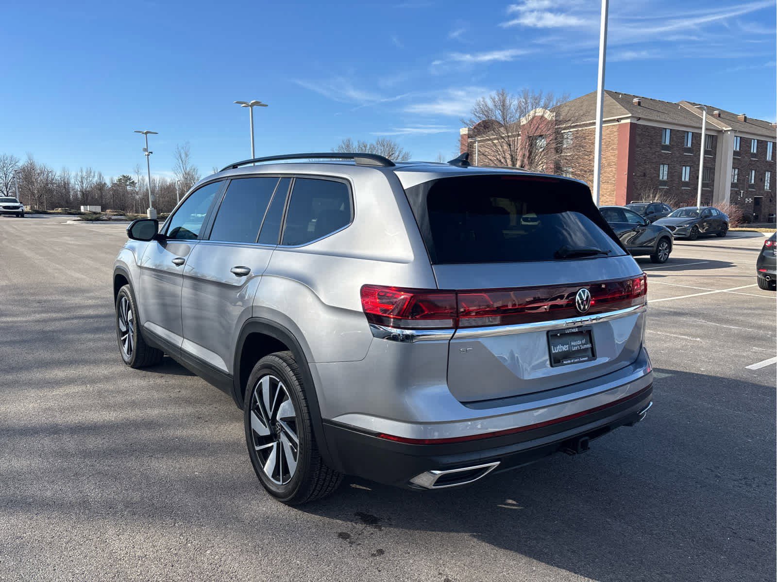 Used 2024 Volkswagen Atlas SE image 3