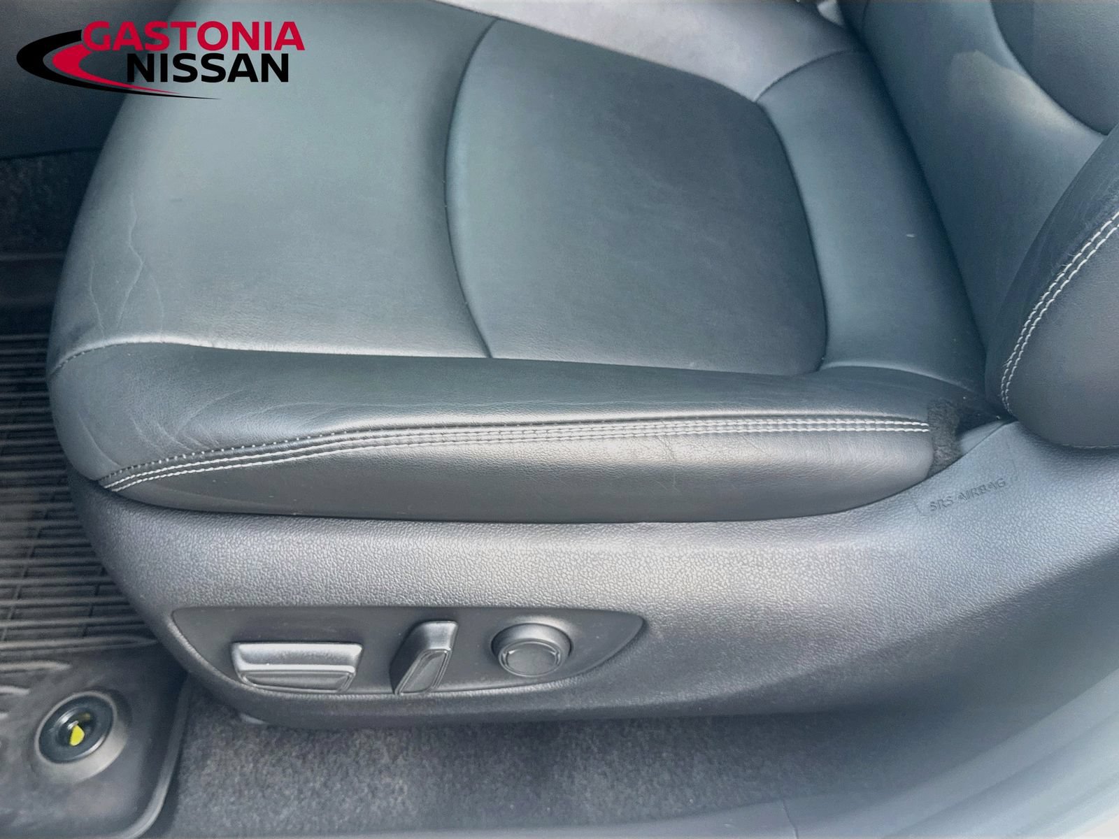 Used 2024 Toyota RAV4 XLE Premium FWD image 25